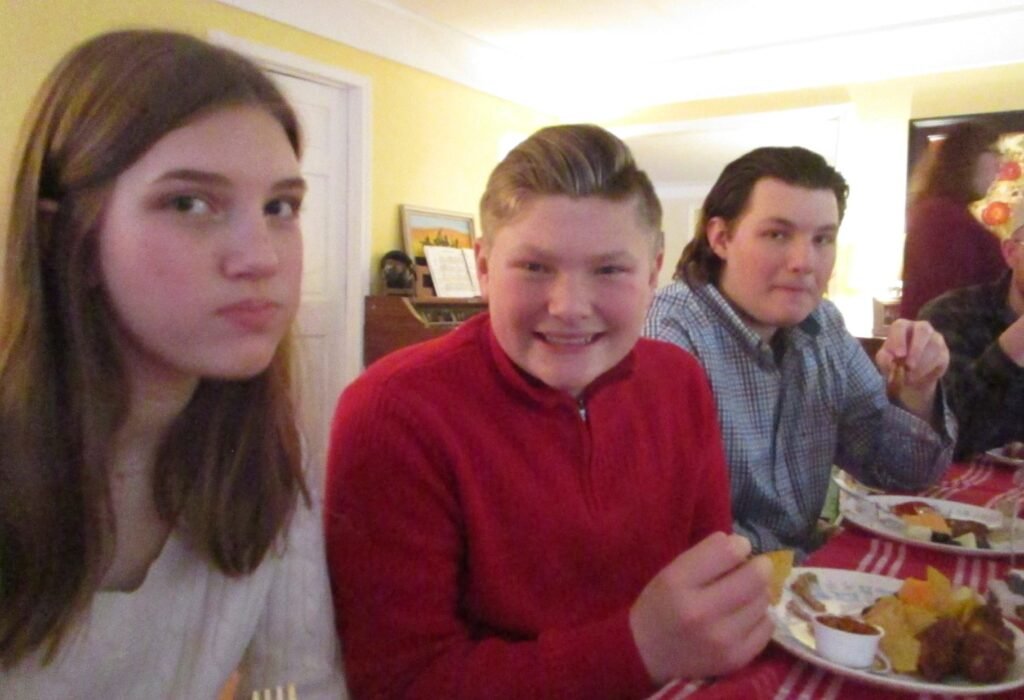 WThe 3 80741295_10155861408073078_65534079881183232_n